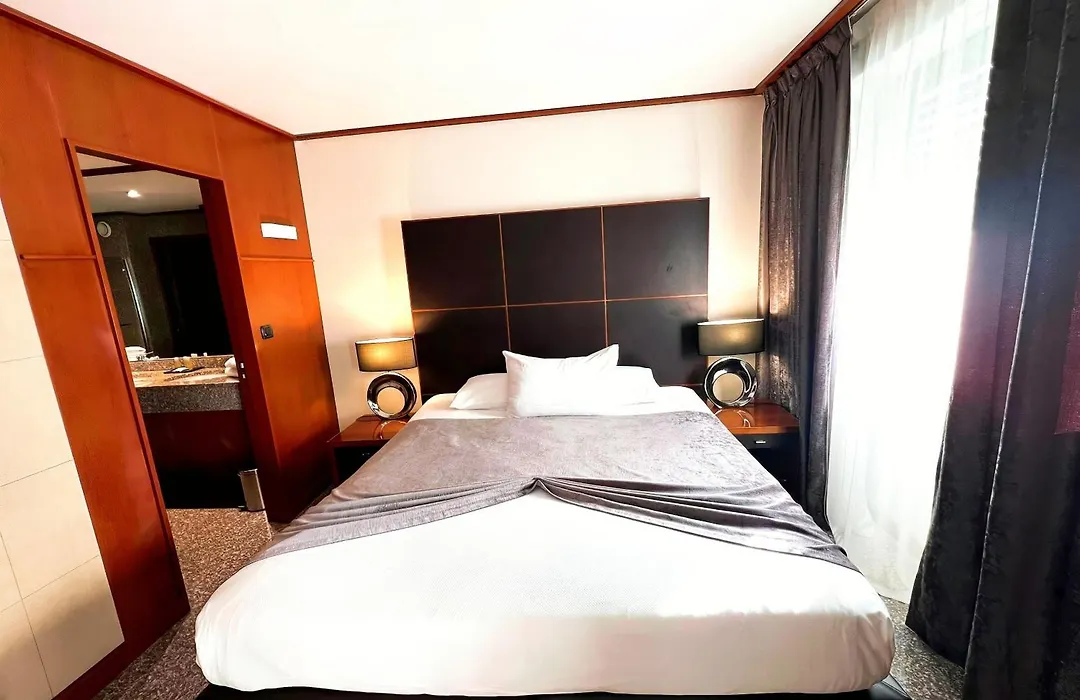 Goldstar Apartments&Suites-1
